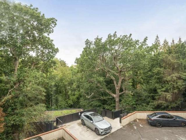 Flat for sale in Kippington, Sevenoaks