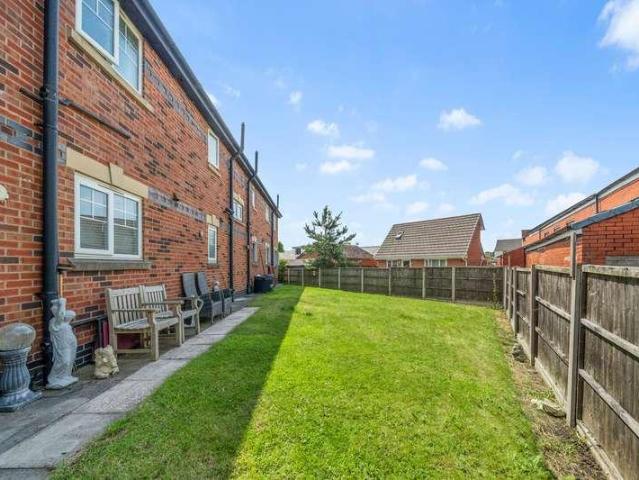 Flat for sale in Wigan, Town Green