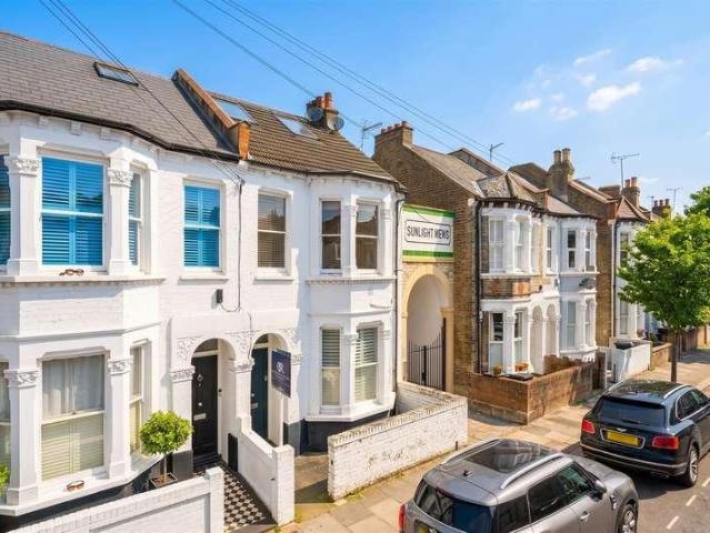 Flat for sale in Fulham, Sands End