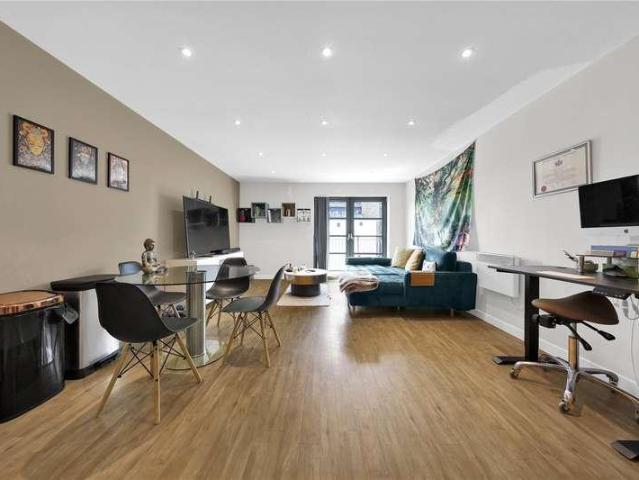 Flat for sale in Ratcliffe, Limehouse