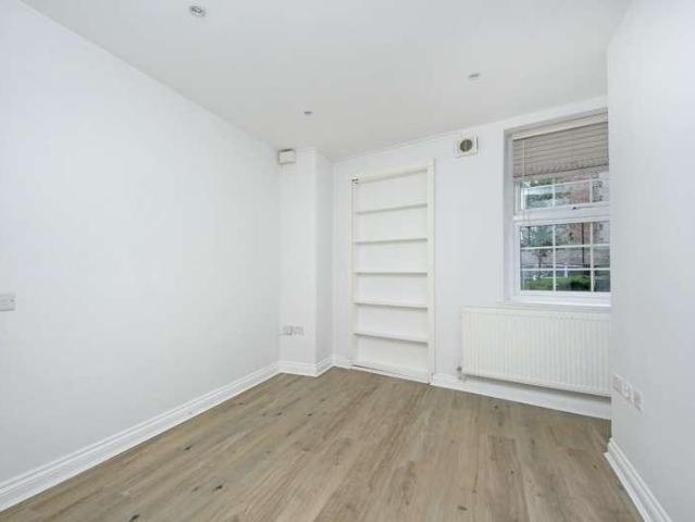 Flat for sale in London Borough of Ealing, Greater London