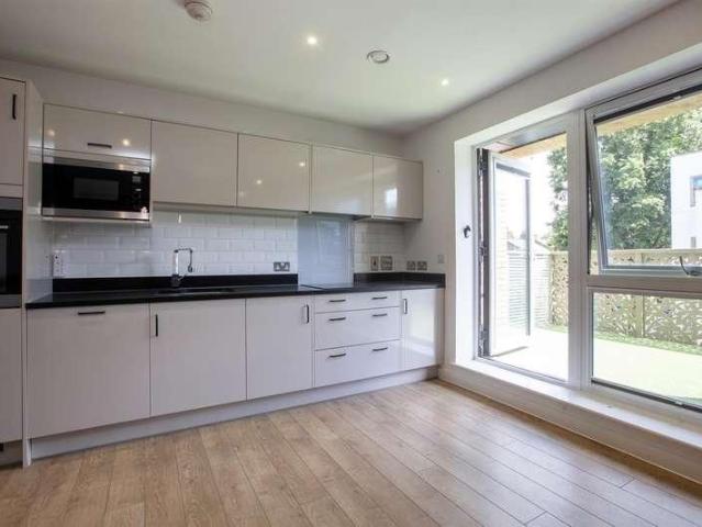 Flat for sale in Camberwell, Greater London