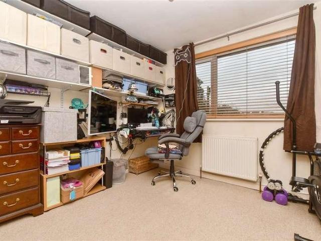 Flat for sale in Hillview, Surrey