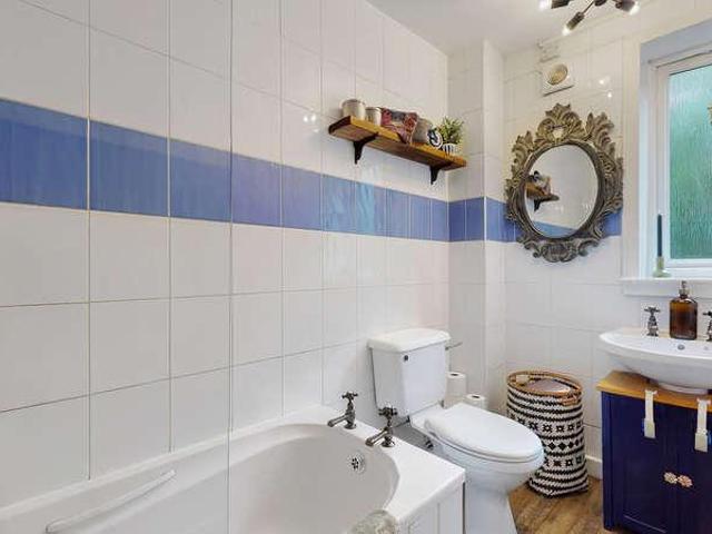 Flat for sale in Kelvinside, Scotland