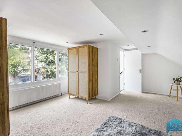 Flat for sale in Archway, Greater London