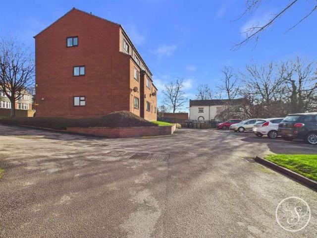 Flat for sale in Harehills, West Yorkshire