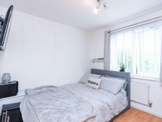 Flat for sale in St. Helens, Fingerpost