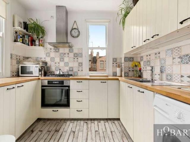 Flat for sale in Hornsey, Greater London