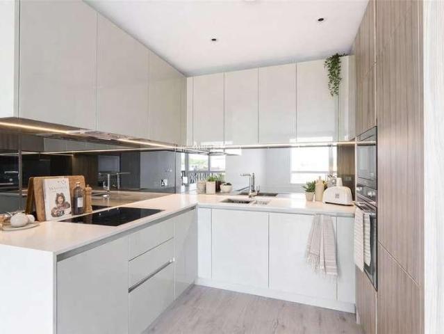 Flat for sale in London Borough of Haringey, Greater London