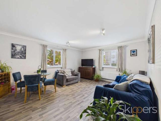 Flat for sale in Singleton, Ashford