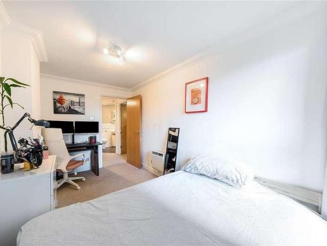 Flat for sale in Greenwich Town Centre, Greater London