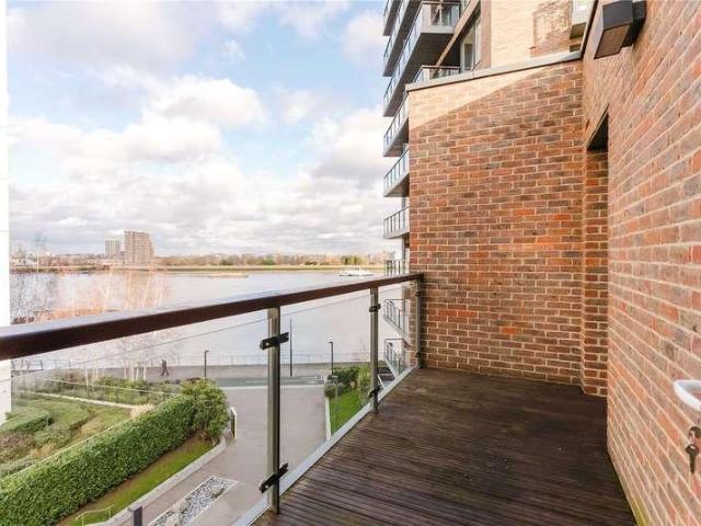 Flat for sale in Walworth, Greater London