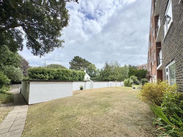 Flat for sale in Bournemouth, West Cliff