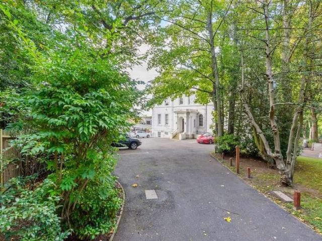 Flat for sale in West Hampstead, Greater London