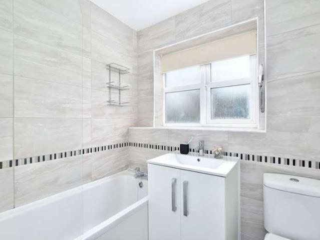 Flat for sale in Amersham, Buckinghamshire
