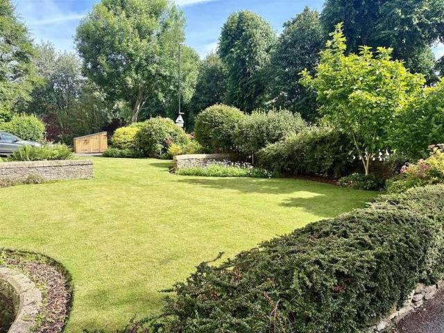 Flat for sale in Clifton Village, Feckenham