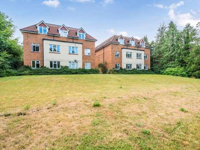 Flat for sale in Boxgrove, Westborough