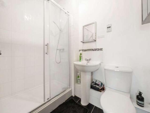Flat for sale in Greater London