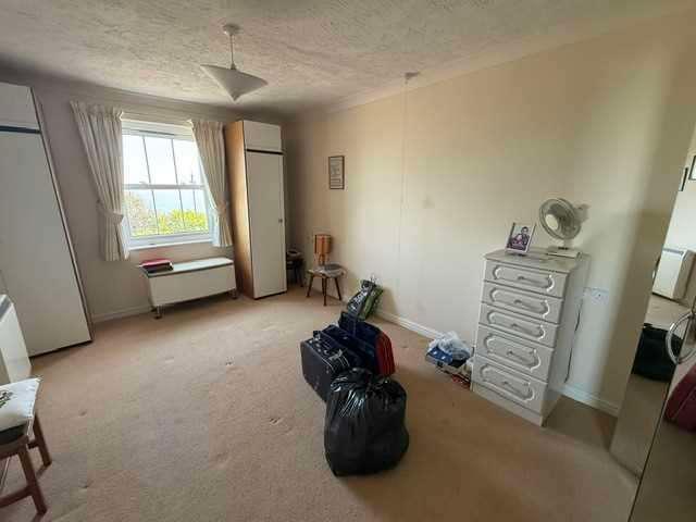 Flat for sale in Dale Hill, Essex