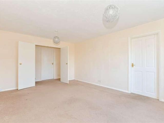 Flat for sale in Red Hill, Surrey