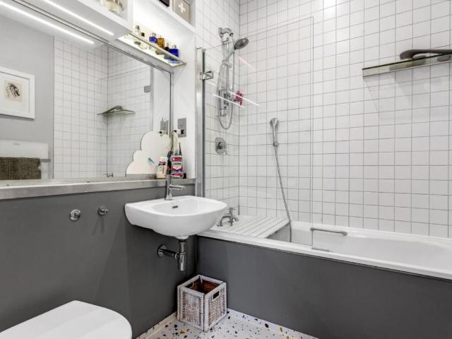 Flat for sale in Stoke Newington, Greater London