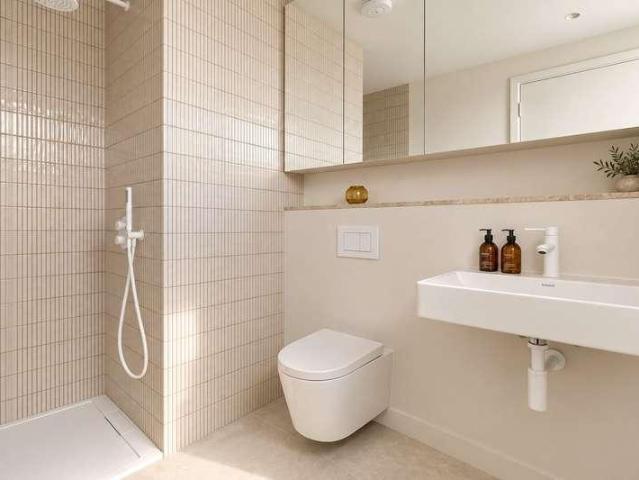 Flat for sale in London Borough of Wandsworth, Greater London