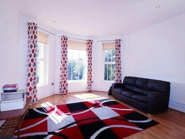 Flat for sale in London Borough of Hounslow, Spring Grove