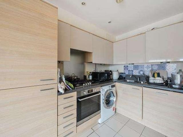 Flat for sale in Whitley, Reading