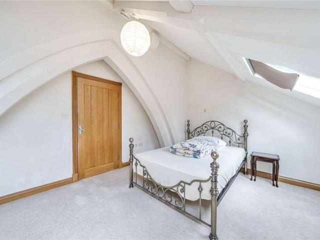 Flat for sale in London Borough of Lewisham, Forest Hill