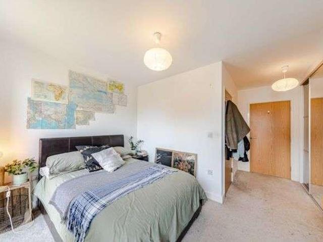 Flat for sale in Bromley-by-Bow, Bow