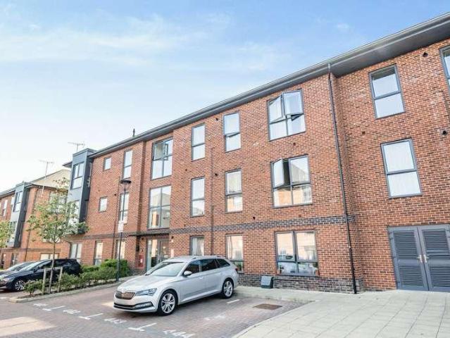 Flat for sale in Uxbridge, Hillingdon