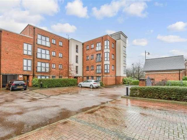 Flat for sale in Bourne Vale, Kent