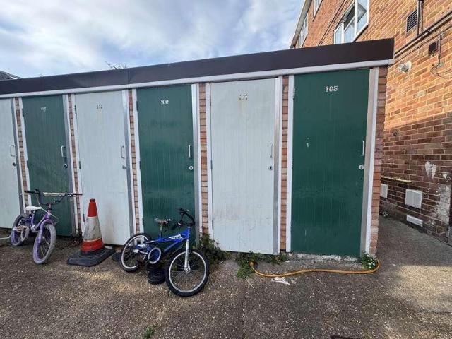 Flat for sale in Beckton, Greater London