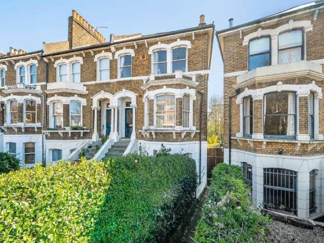 Flat for sale in London Borough of Lewisham, Brockley