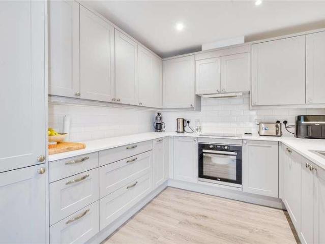 Flat for sale in Elmbridge, Surrey