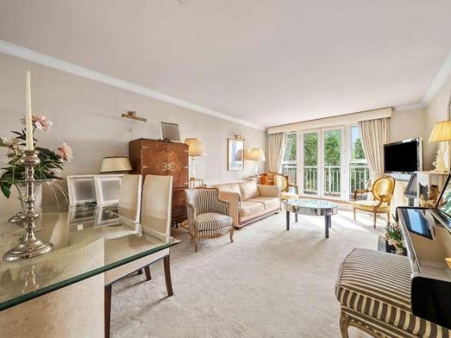 Flat for sale in Blackhills, Surrey