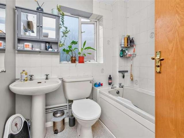 Flat for sale in Seven Kings, Greater London