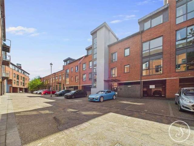 Flat for sale in Holbeck, West Yorkshire