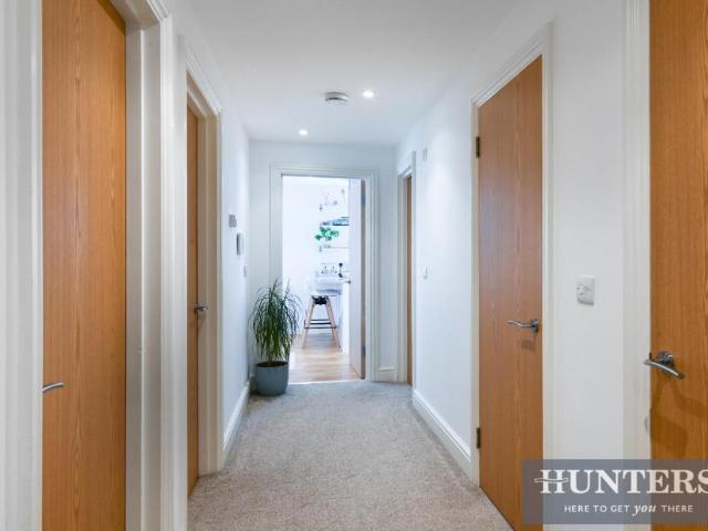 Flat for sale in Worcester Park, Greater London