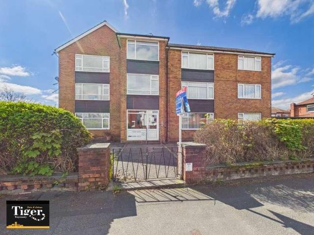 Flat for sale in Warbreck, Blackpool