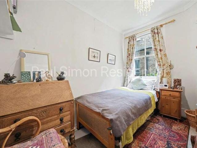 Flat for sale in London Borough of Haringey, Greater London