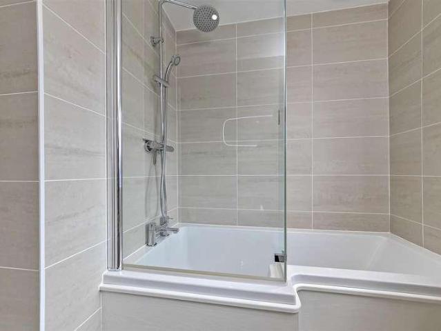 Flat for sale in St Albans, Five Acres