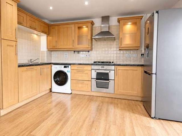 Flat for sale in Hatfield, Fretherne