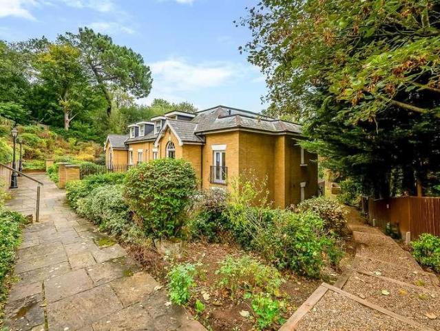 Flat for sale in Bromley Park, Greater London