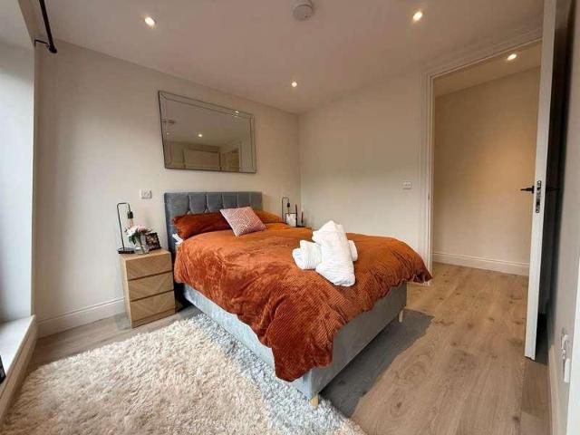 Flat for sale in West Norwood, Greater London