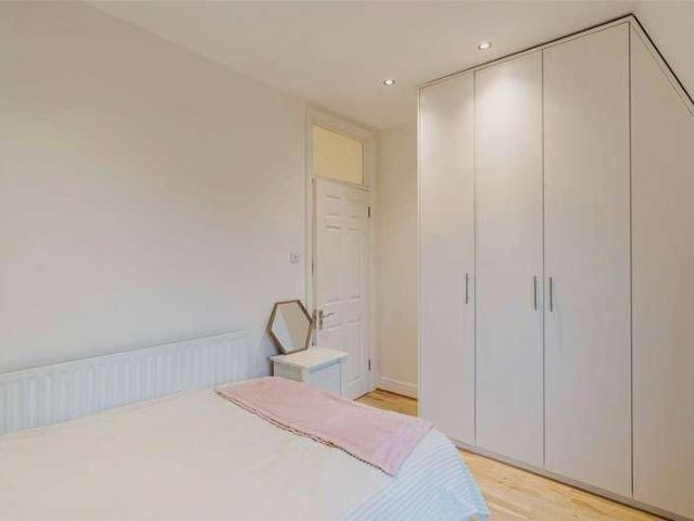 Flat for sale in South Hampstead, Greater London