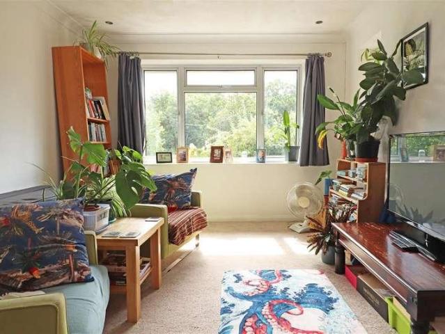 Flat for sale in Red Hill, Surrey