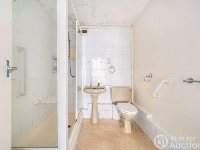 Flat for sale in Worthing, West Sussex