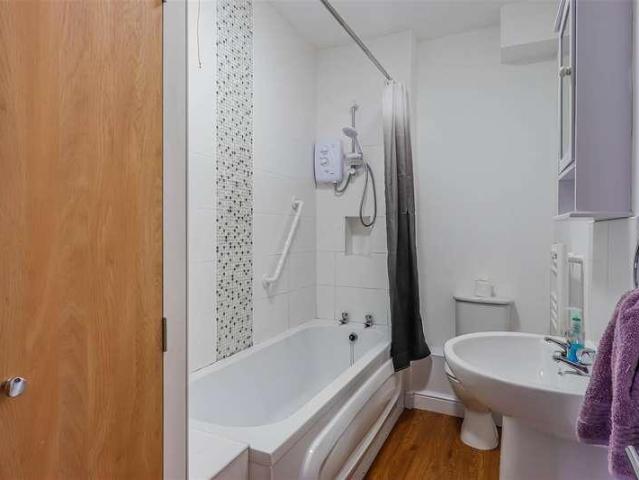 Flat for sale in Gibbonsdown, Barry