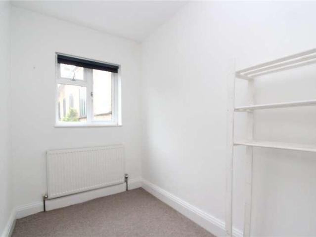 Flat for sale in Colney Hatch, Greater London